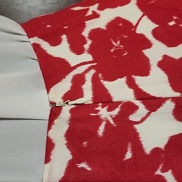 ANN TAYLOR Petites NWOT Red and Cream Floral Skirt Size 2P - Picture 2 of 5